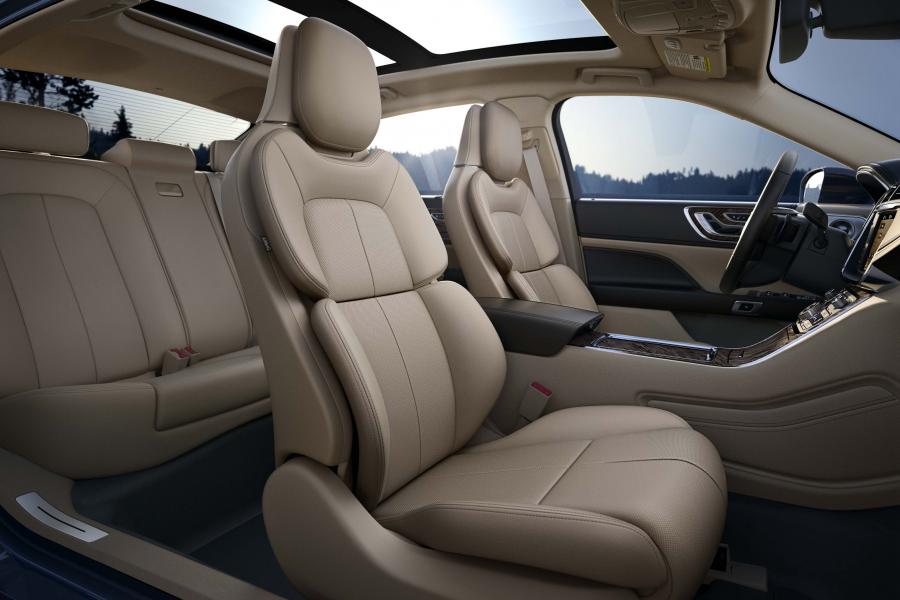 Интерьер Lincoln Continental 2016 года  (фото 2 из 19)